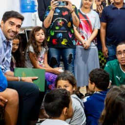 Abel Ferreira se torna o primeiro embaixador da Rede Nacional de Bibliotecas Comunitárias