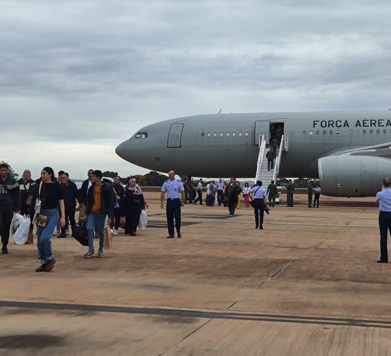 Terceiro grupo de repatriados vindos de Gaza chega ao Brasil neste sábado