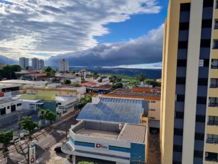 <p>Formação de nuvem chamou atenção dos moradores (Foto: Marcelo Martin)</p>
