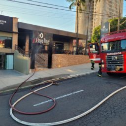 Curto em ar-condicionado provoca incêndio em choperia no centro de Marília