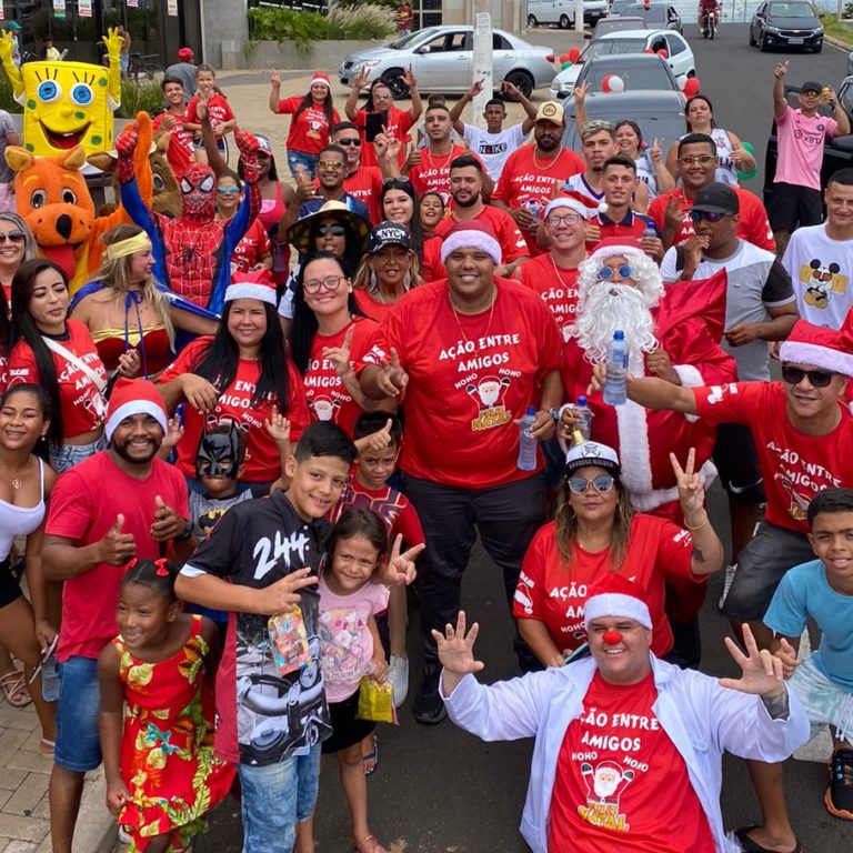 Carreata distribui sacolinhas com doces para cerca de cinco mil crianças em Marília