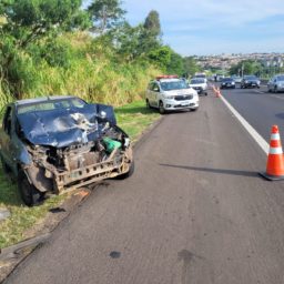 Engavetamento entre três veículos deixa feridos na Rodovia do Contorno