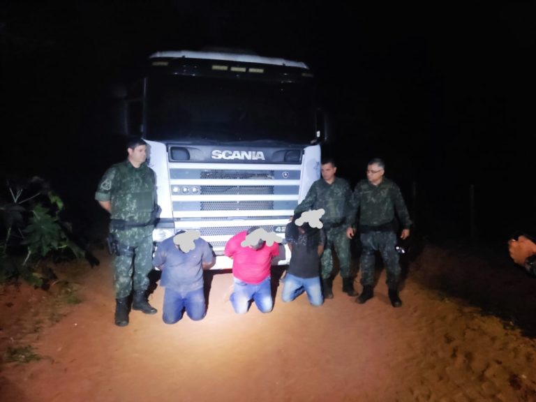 Polícia Militar Ambiental prende trio em flagrante por furto de tratores em Pompeia