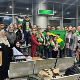 Terceiro grupo de brasileiros repatriados de Gaza deixa o Egito