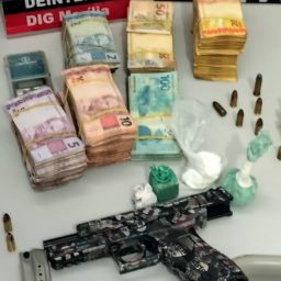 Homem é preso com drogas, arma e quase R$ 40 mil no Vista Alegre