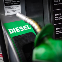 Diesel está mais barato a partir desta sexta-feira nas distribuidoras