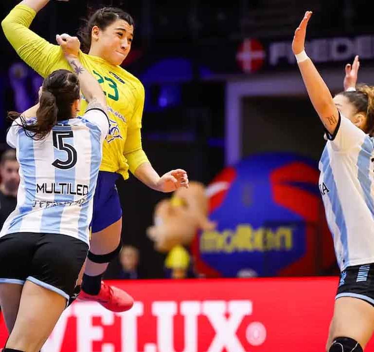 Brasil supera Argentina e continua vivo no Mundial feminino de handebol