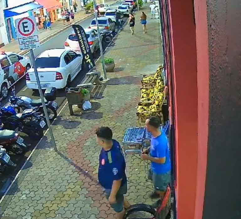 Polícia Militar salva bebê engasgada em Santa Cruz do Rio Pardo; veja o vídeo