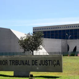 Arma de brinquedo no roubo gera grave ameaça, decide Supremo Tribunal de Justiça