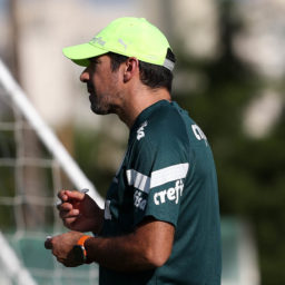 Abel retorna ao Palmeiras e comenta expectativa para 2024: ‘Superar a nós próprios’