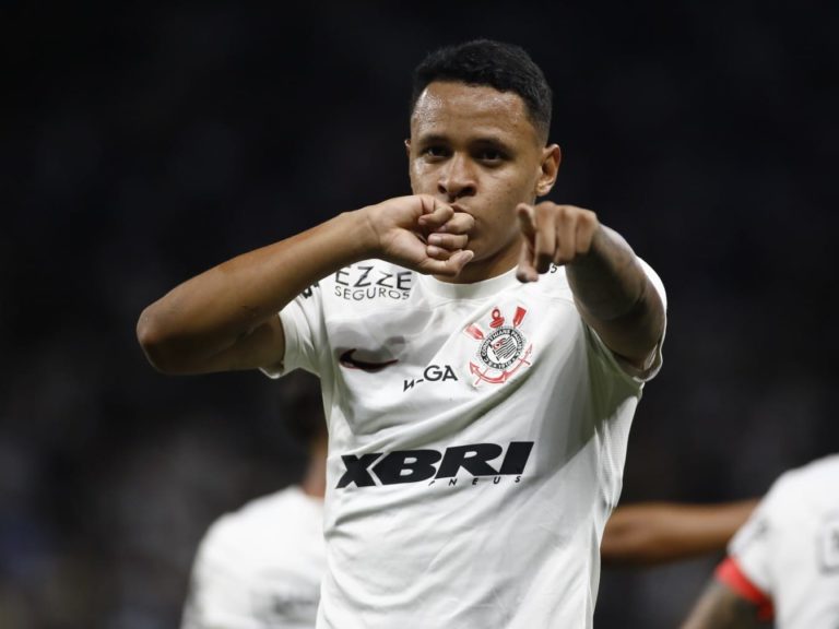 Com hat-trick de Arthur Sousa, Timão vai à final da Copa São Paulo