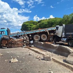 Acidente com três veículos deixa cinco feridos na rodovia SP-270