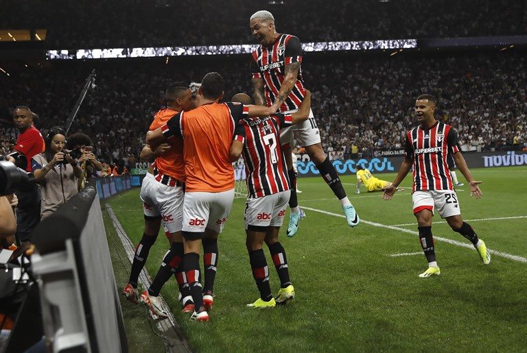 São Paulo derruba tabu e vence o Corinthians em Itaquera pela 1ª vez