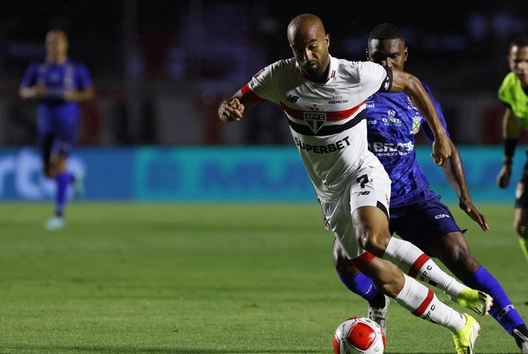 No Morumbi, São Paulo estreia com vitória diante do Santo André pelo Paulista