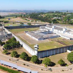 Detento faz buraco em parede da Penitenciária de Marília e foge; polícia faz buscas