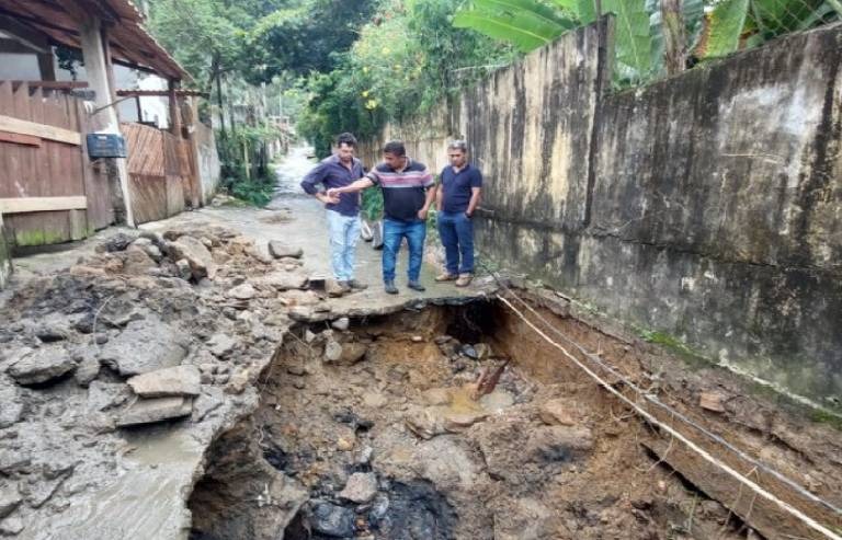 Chuva fecha estradas, alaga bairros e sirenes são acionadas no litoral de SP