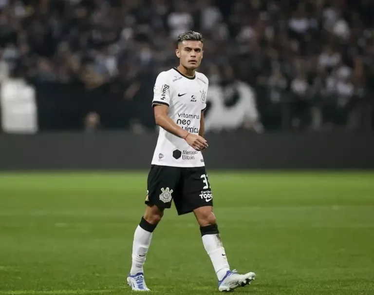 Corinthians não sabe se Fausto Vera continua e reforça busca por volante