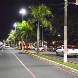 Casal armado com faca assalta vigilante na avenida das Esmeraldas