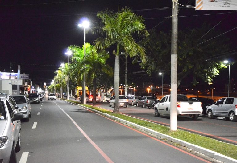 Casal armado com faca assalta vigilante na avenida das Esmeraldas