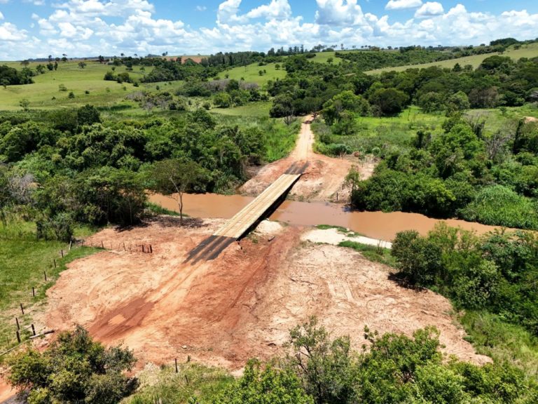 Marília e Oriente concluem a Ponte do Pombo em obra com auxílio dos produtores rurais