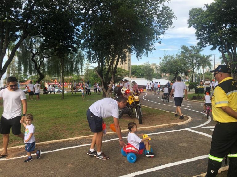 Emdurb programa agenda de ações educativas no trânsito, com foco em escolas e ciclistas