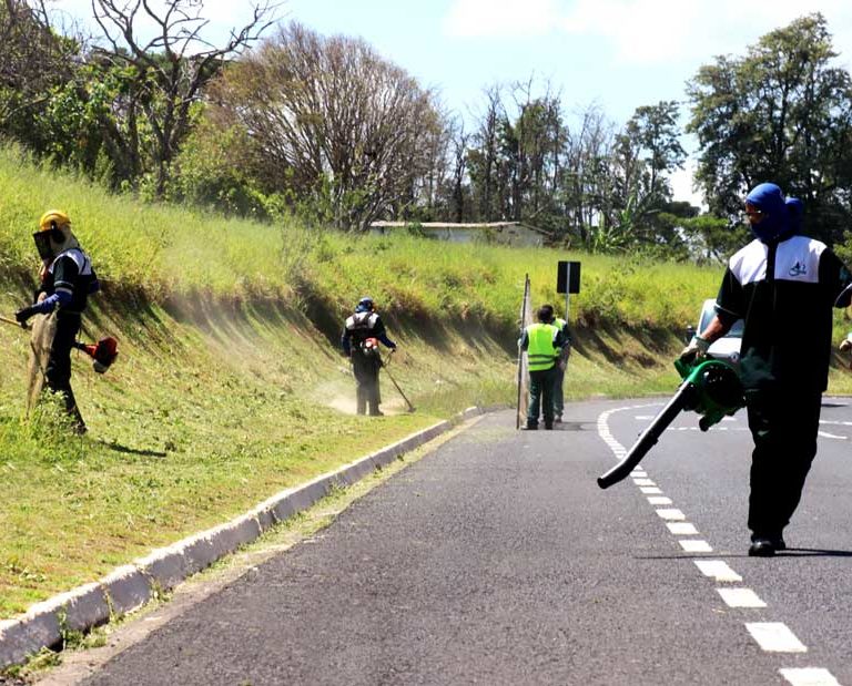 Mutirão da limpeza chega à avenida Cascata e na fase final da avenida João Ramalho