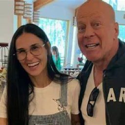 Demi Moore diz que prefere amar Bruce Willis a lamentar sua demência