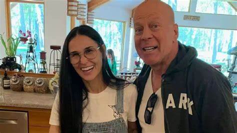 Demi Moore diz que prefere amar Bruce Willis a lamentar sua demência