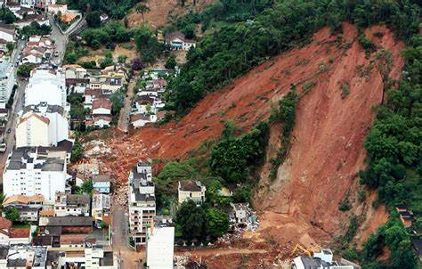 Drones com sementes de árvore vão recuperar áreas de deslizamento de terra