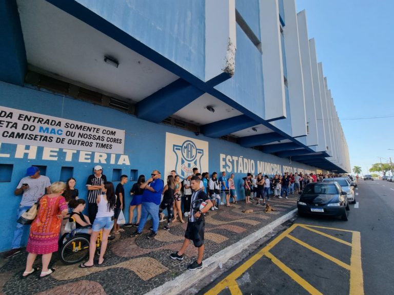 Retirada de ingressos para rodada final da Copinha começa com grande procura