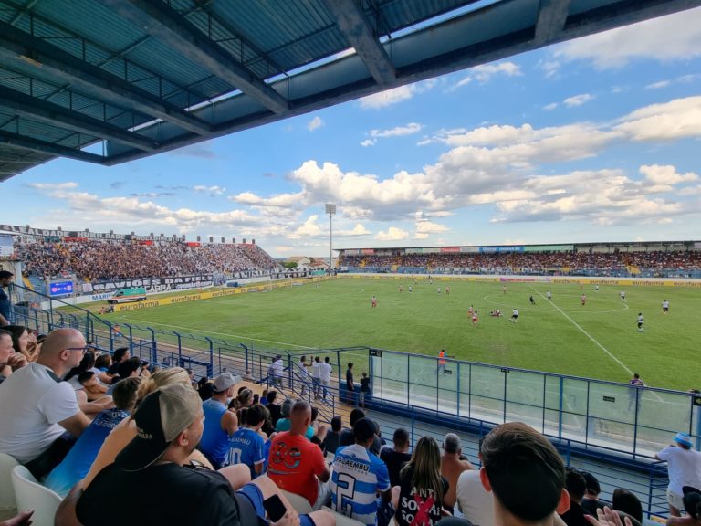 Ingressos esgotados, sem estádio estar cheio? Entenda o que acontece