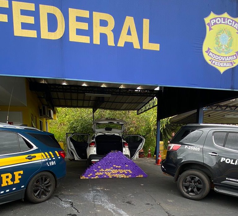 Operação da PRF e Dise prende dois com mais de 300 quilos de maconha