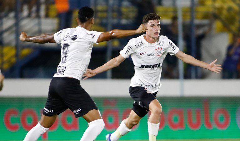 Corinthians busca ampliar hegemonia na Copinha e Cruzeiro sonha com o bi