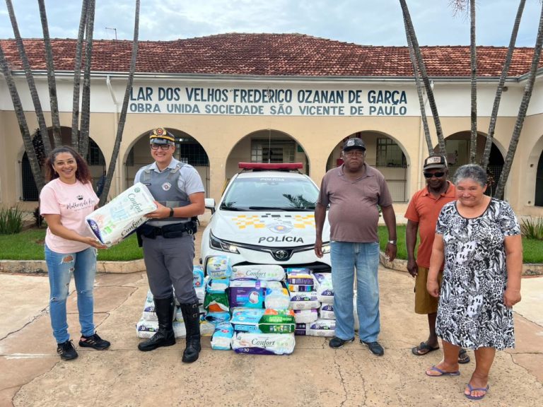 Mais de 600 fraldas geriátricas são entregues pela Polícia Militar Rodoviária