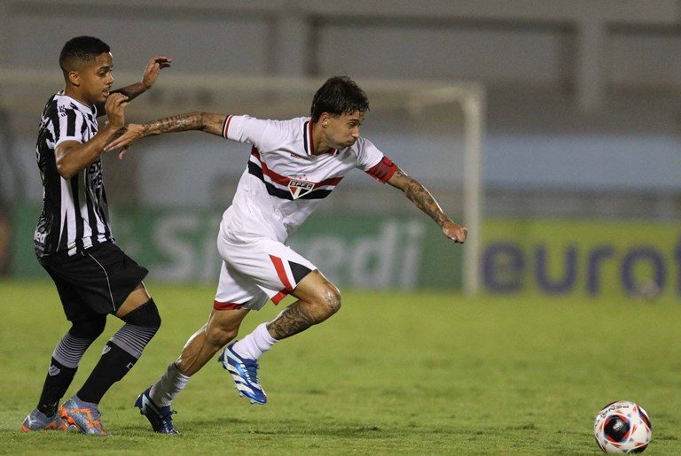 São Paulo vence Ceará nos pênaltis e avança à terceira fase da Copinha