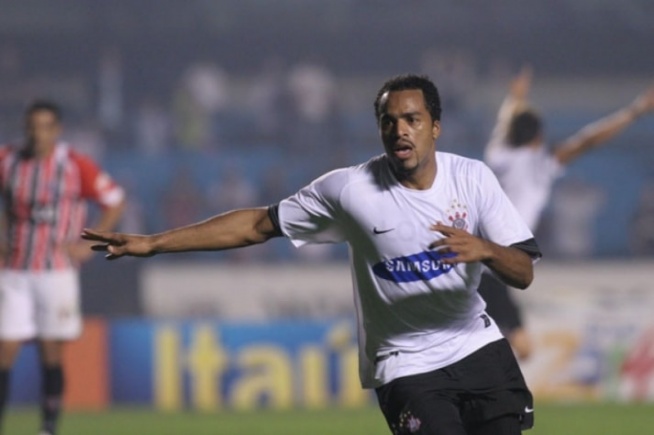Salvador Salgueiro anuncia contratação de ex-zagueiro do Corinthians