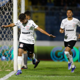 Corinthians enfrenta o Guarani no primeiro confronto eliminatório da Copinha