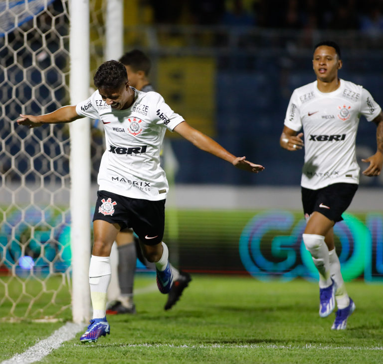 Corinthians enfrenta o Guarani no primeiro confronto eliminatório da Copinha