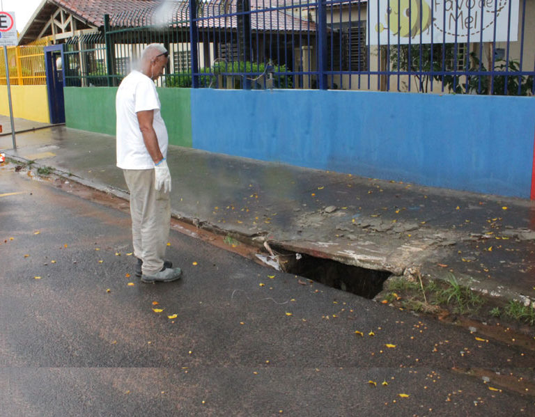 Prefeitura realiza reparos e limpeza em locais afetados pela forte chuva