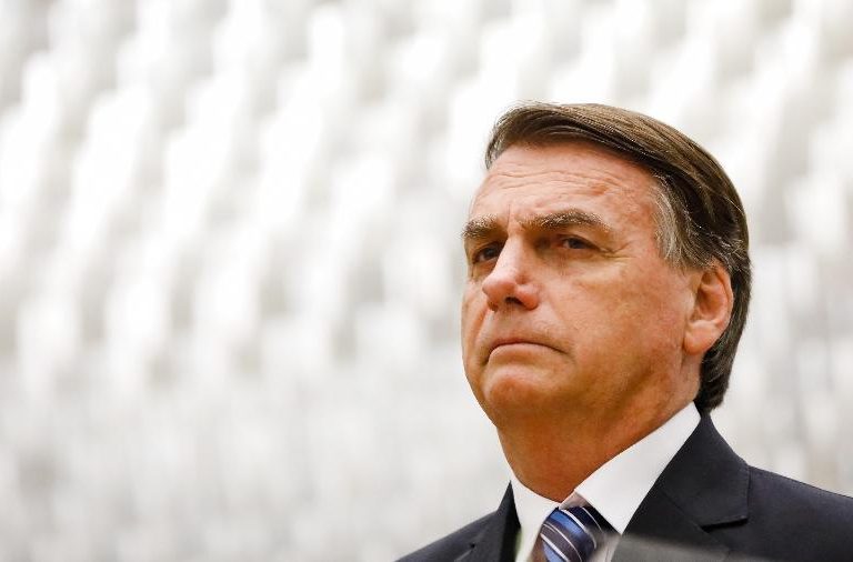 Defesa de Bolsonaro pede a Alexandre de Moraes a devolução de seu passaporte