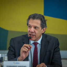 Preço do combustível não justifica aumento da passagem aérea, diz Haddad