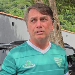 Bolsonaro reforma casa de praia alegando medo de bloqueio das contas por Moraes