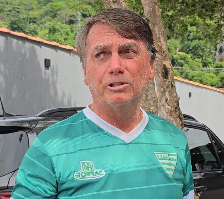 Bolsonaro reforma casa de praia alegando medo de bloqueio das contas por Moraes