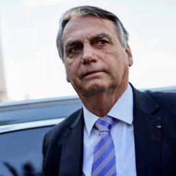 Bolsonaro é alvo de operação e PF dá 24h para entrega de passaporte