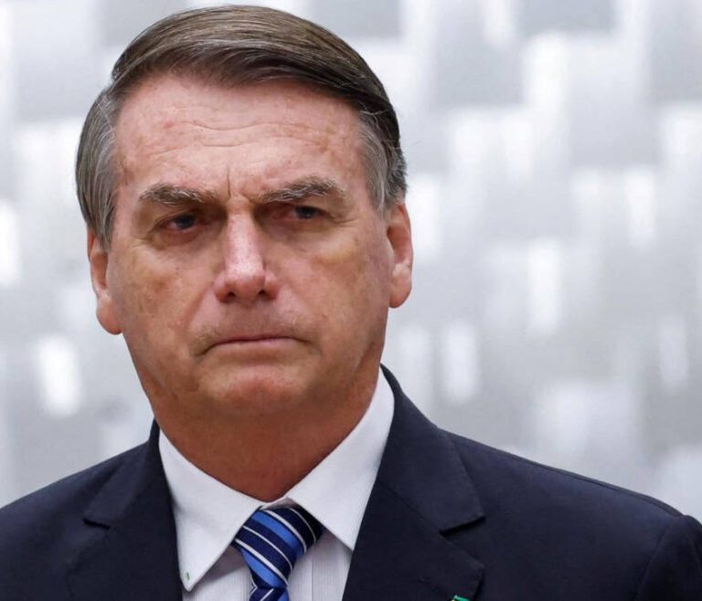 Jair Bolsonaro passa por exames e avalia necessidade de nova cirurgia abdominal