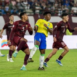 Brasil não vê a cor da bola e é esmagado pela Venezuela no Pré-Olímpico