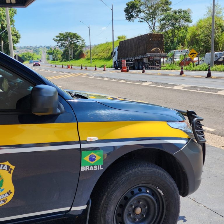 PRF flagra motorista de caminhão que dirigia sob efeito de anfetamina em Marília