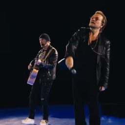 Bono interrompe show do U2 para pedir que público grite nome de Alexei Navalni