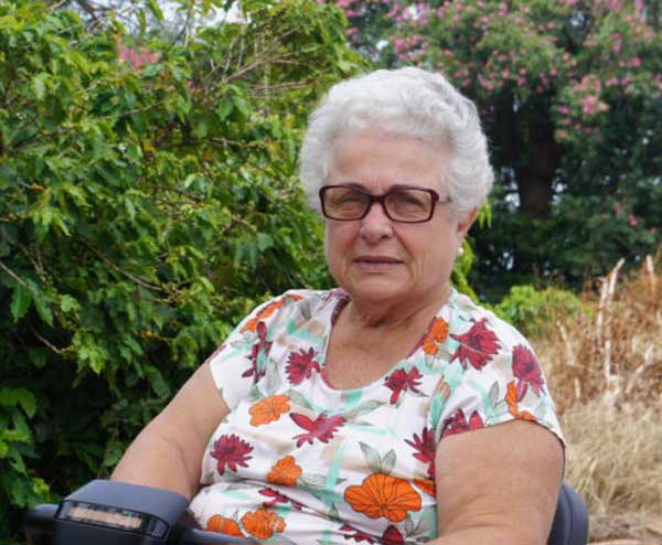 Aos 74 anos, Dona Santina preserva a tradição do café e se torna referência em qualidade