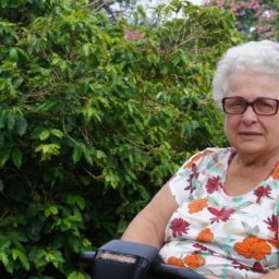 Aos 74 anos, Dona Santina preserva a tradição do café e se torna referência em qualidade